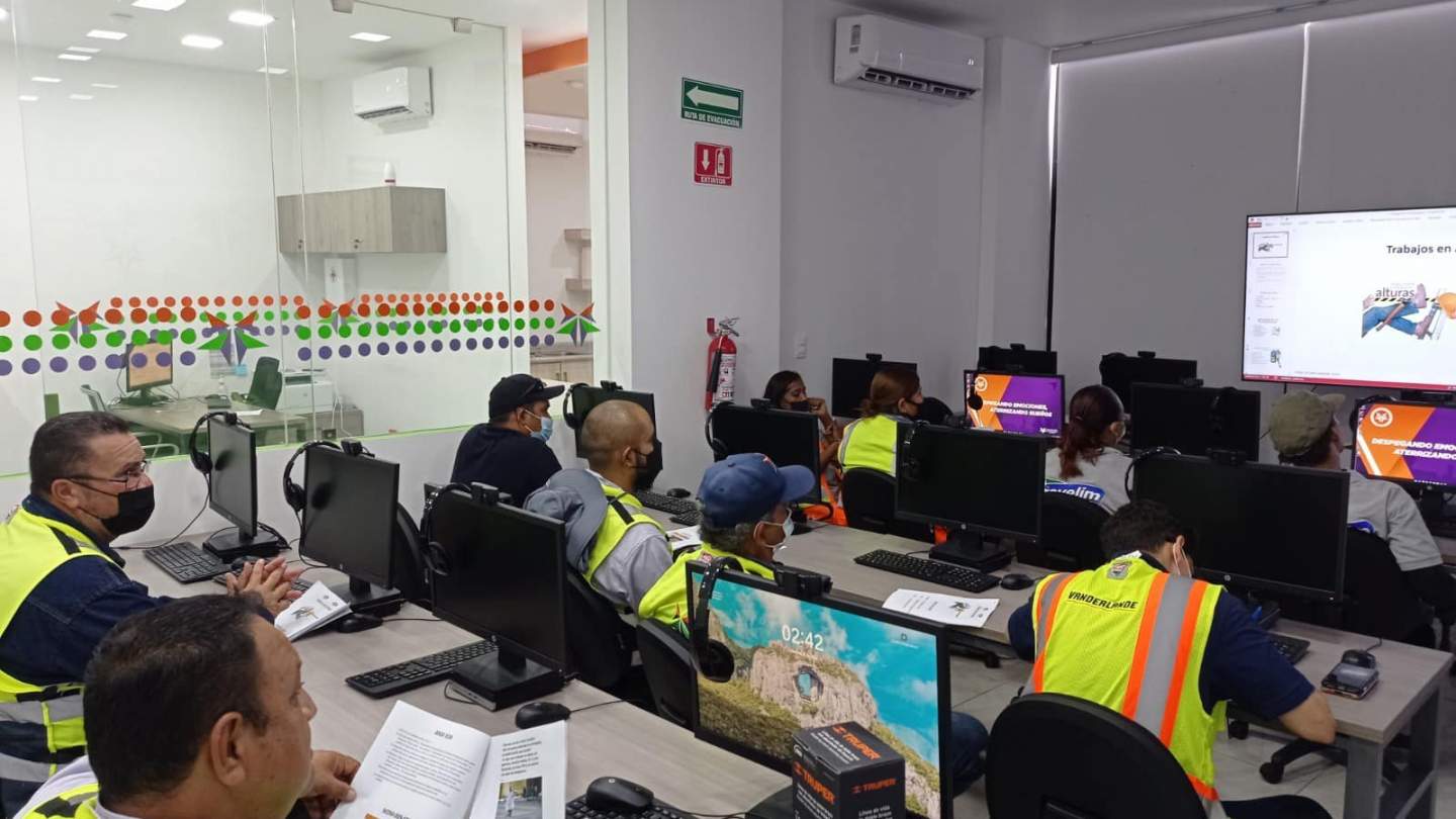 Exhorta ISEA a aprovechar los servicios de las Plazas Comunitarias