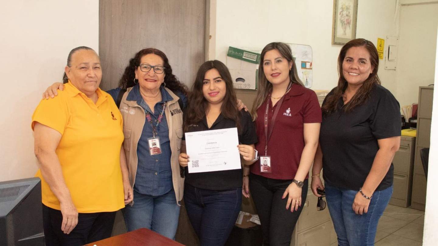 La directora general del ISEA Mary Carrazco