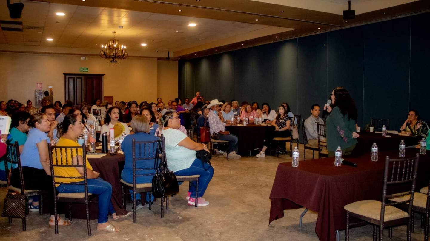 Continúa el Encuentro Estatal “Compartiendo Saberes y haceres” con personal de las coordinaciones de zona y dirección general.