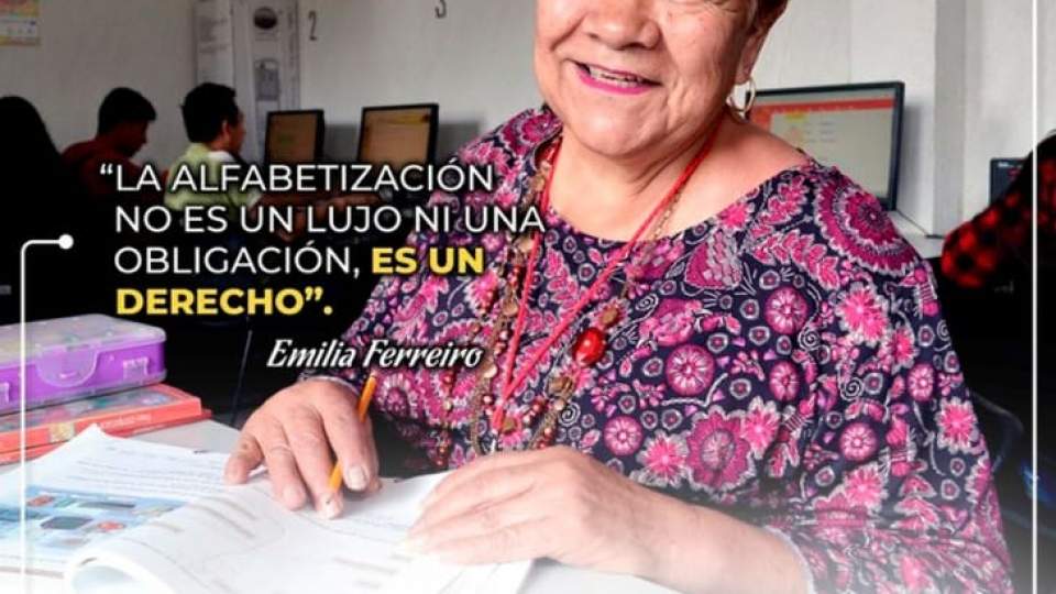 Observa a tu alrededor seguro tienes amigos o vecinos que aún no saben leer y escribir, tráelos al INEA. Juntos, podemos construir un futuro lleno de oportunidades.