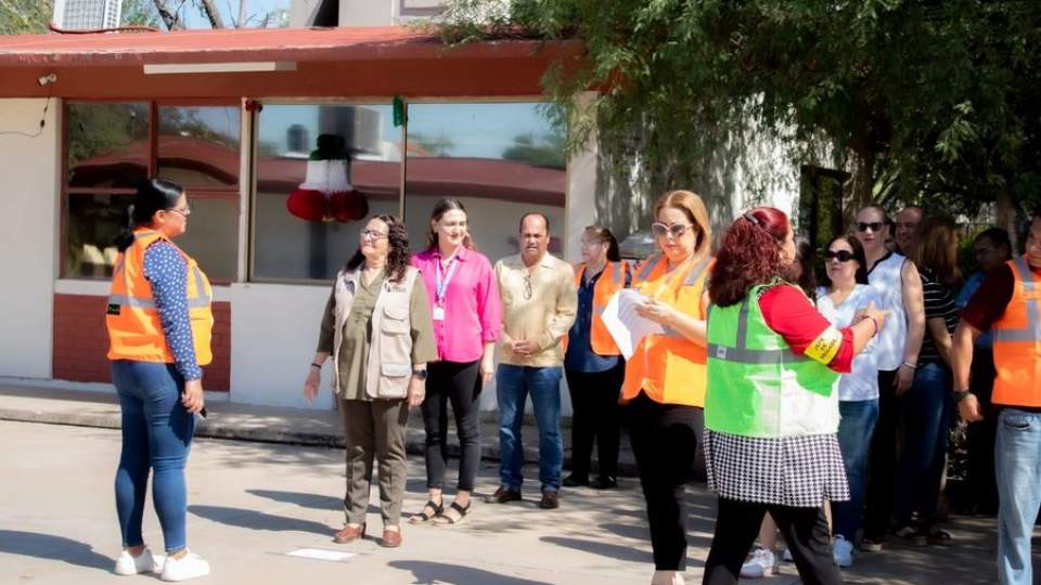 Participa personal del Instituto Sonorense de Educación para los Adultos (ISEA), en el segundo Simulacro Nacional 2023 🙌🏻 (alerta sísmica), con el objeto de mejorar nuestra capacidad de respuesta ante emergencias🚨.