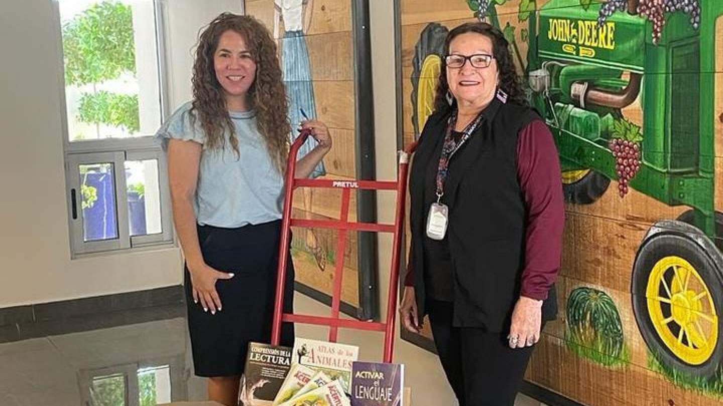 Realiza directora general del ISEA Mary Carrazco, donación de libros en Agrofesa para biblioteca móvil del campo y BTED Bachillerato Tecnológico de Educación y Promoción Deportiva.