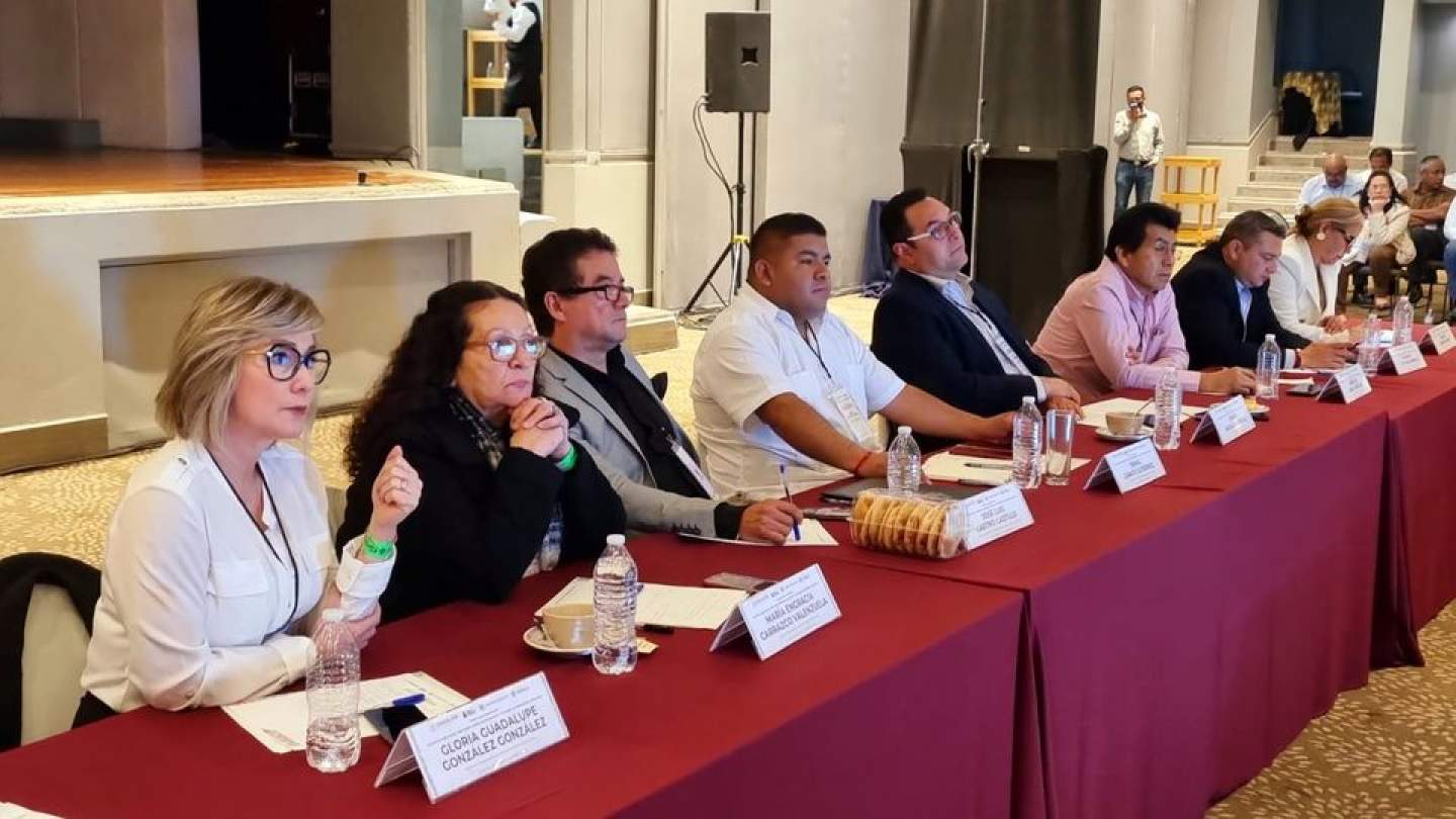 Mary Carrazco en la Primera Sesión Ordinaria 2023 del Colegio de Directoras y Directores Generales de los IEEA y Unidades de Operación del INEA en la ciudad de Oaxaca.