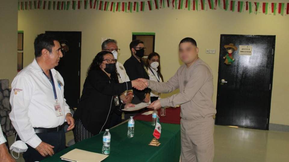 Acerca Gobierno de Sonora servicios educativos a personas privadas de su libertad*.• Entregó ISEA certificados a PPL del Cefereso No. 11