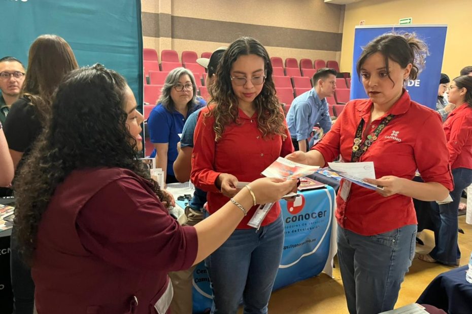 Presenta ISEA sus servicios de Preparatoria abierta en la “Feria de la Educación” CAFFENIO, empresa interesada en el crecimiento y formación continua de sus colaboradores.