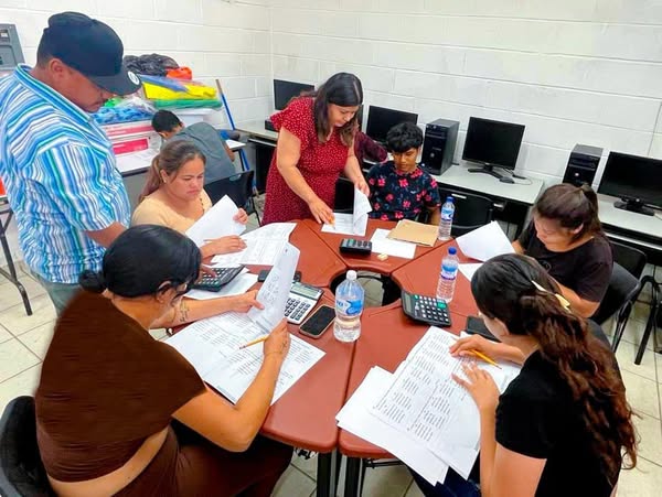 Exhorta ISEA a aprovechar los servicios de las Plazas Comunitarias •Ofrecen servicios de alfabetización y acreditación de la primaria y/o secundaria.