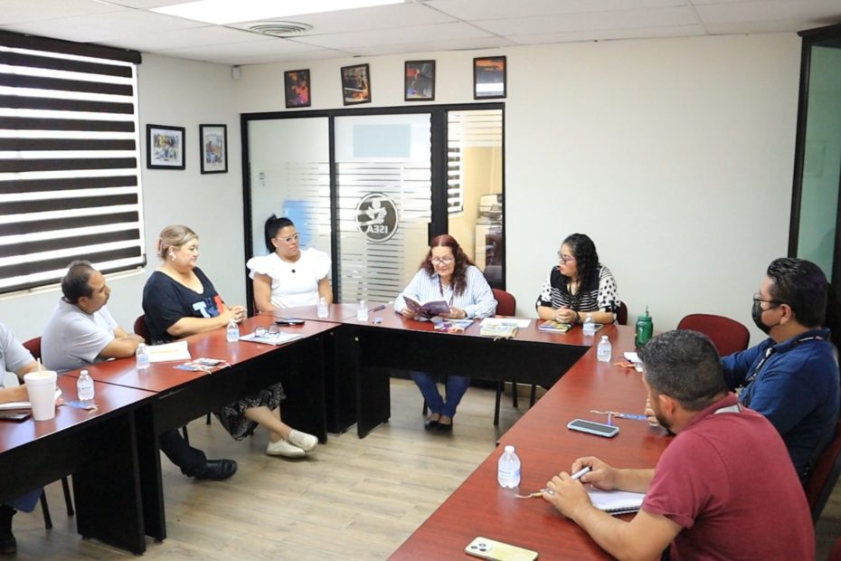 📚Personal institucional del ISEA, concluye el segundo círculo de lectura “Viajeros Imaginarios” ✨️