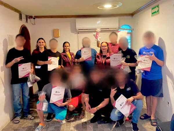 ISEA realizó entrega de certificados de secundaria a un grupo de 12 jóvenes internos en la Clínica de Rehabilitación Lugar de Encuentro.